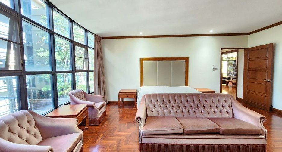 For rent 3 bedrooms apartment in Khlong Toei, Bangkok