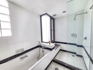 À louer 3 chambres appartement à Khlong Toei, Bangkok