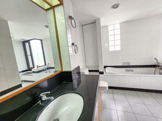 À louer 3 chambres appartement à Khlong Toei, Bangkok