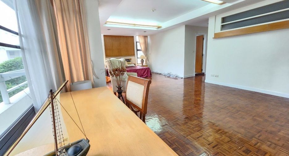 For rent 3 bedrooms apartment in Khlong Toei, Bangkok