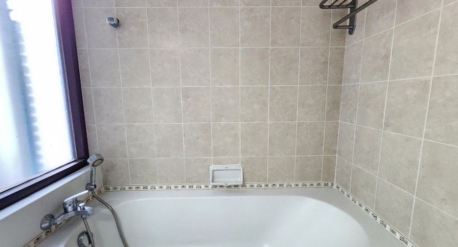 For rent 3 bedrooms apartment in Khlong Toei, Bangkok