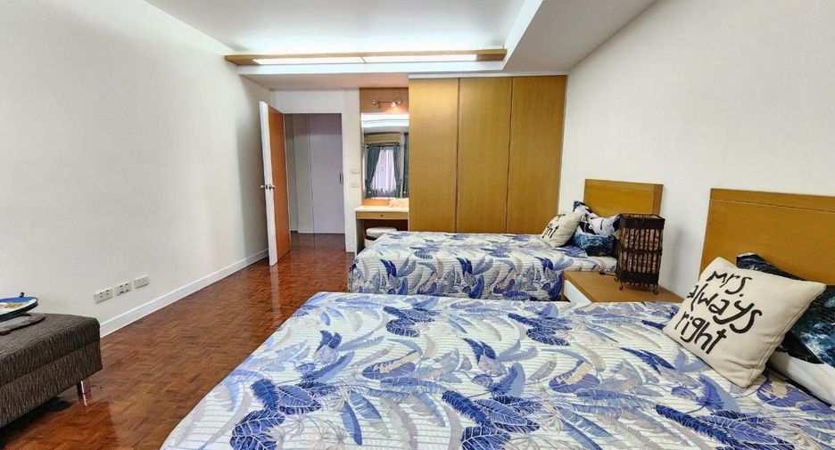 For rent 3 bedrooms apartment in Khlong Toei, Bangkok