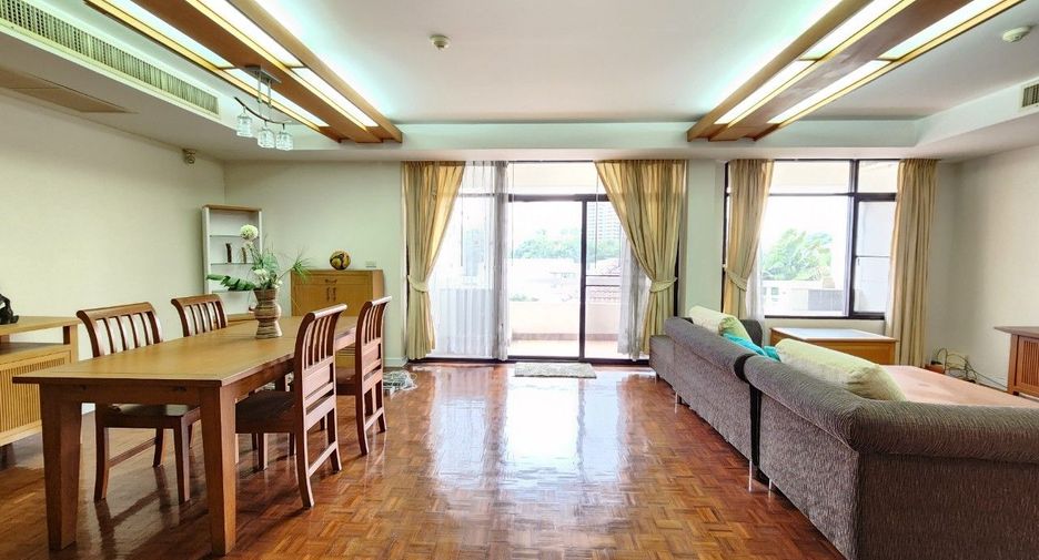 For rent 3 bedrooms apartment in Khlong Toei, Bangkok