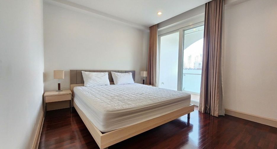 For rent 2 bedrooms apartment in Khlong Toei, Bangkok