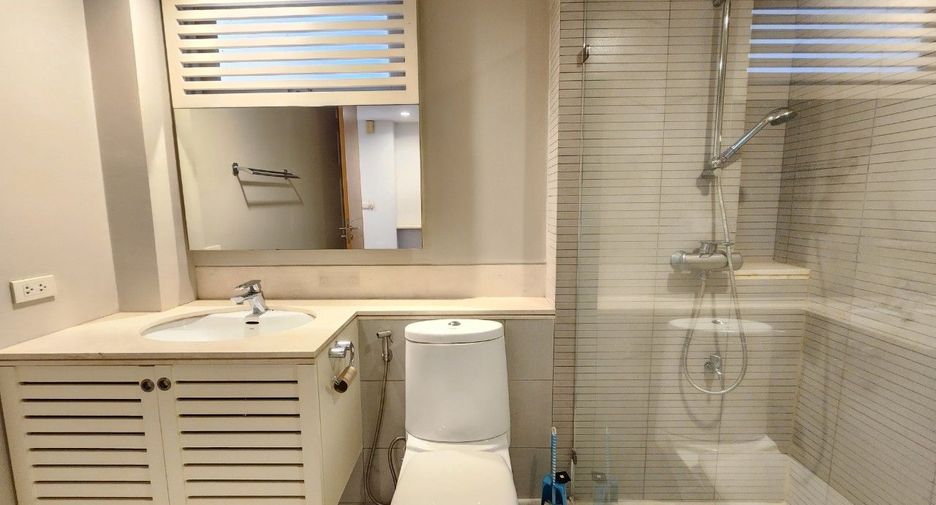 For rent 2 bedrooms apartment in Khlong Toei, Bangkok