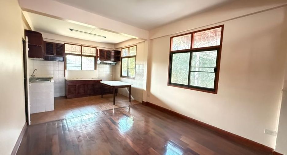 For rent and for sale 3 bedrooms house in Si Racha, Chonburi