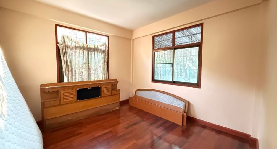 For rent and for sale 3 bedrooms house in Si Racha, Chonburi