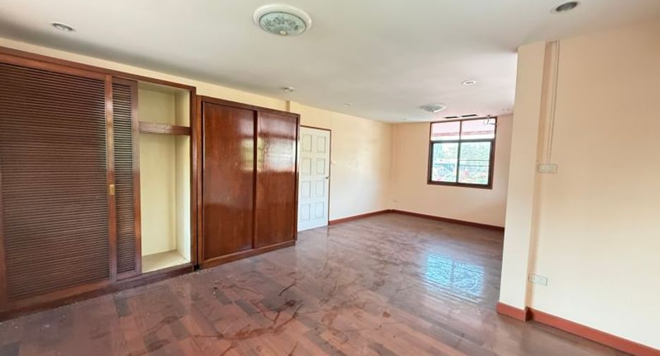 For rent and for sale 3 bedrooms house in Si Racha, Chonburi