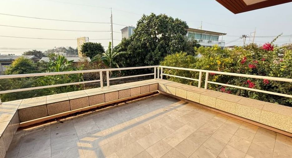 For rent and for sale 3 bedrooms house in Si Racha, Chonburi