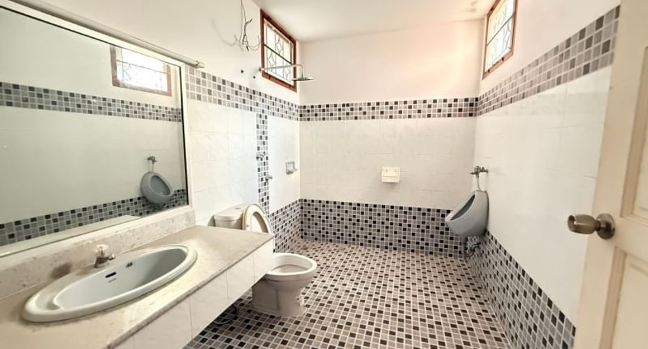 For rent and for sale 3 bedrooms house in Si Racha, Chonburi