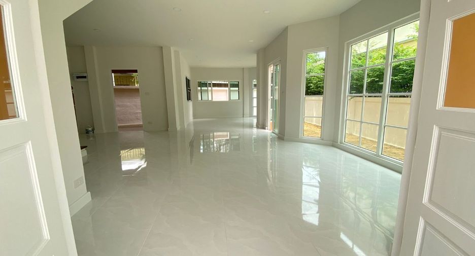 For sale 3 bedrooms house in Sai Mai, Bangkok