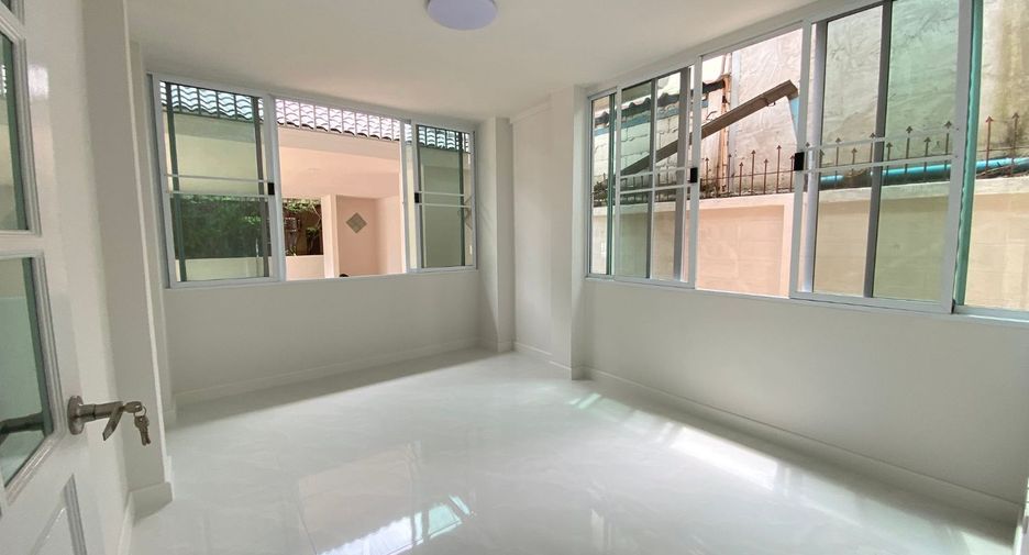 For sale 3 bedrooms house in Sai Mai, Bangkok
