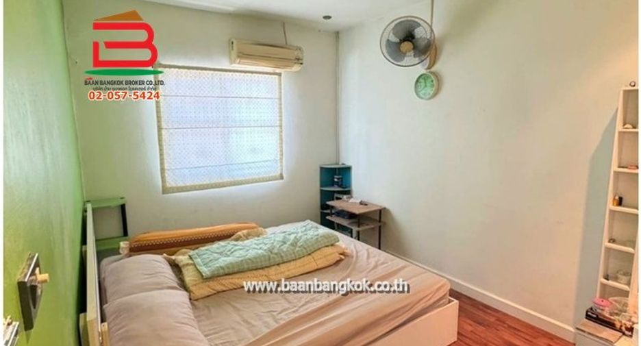 Reihenhaus zum Kauf mit 4 Zimmer in Khlong Sam Wa, Bangkok