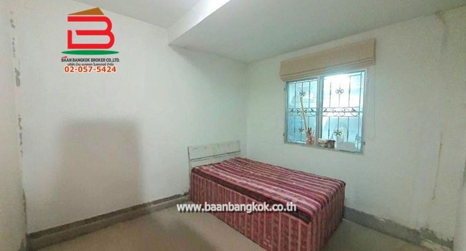 Reihenhaus zum Kauf mit 4 Zimmer in Khlong Sam Wa, Bangkok