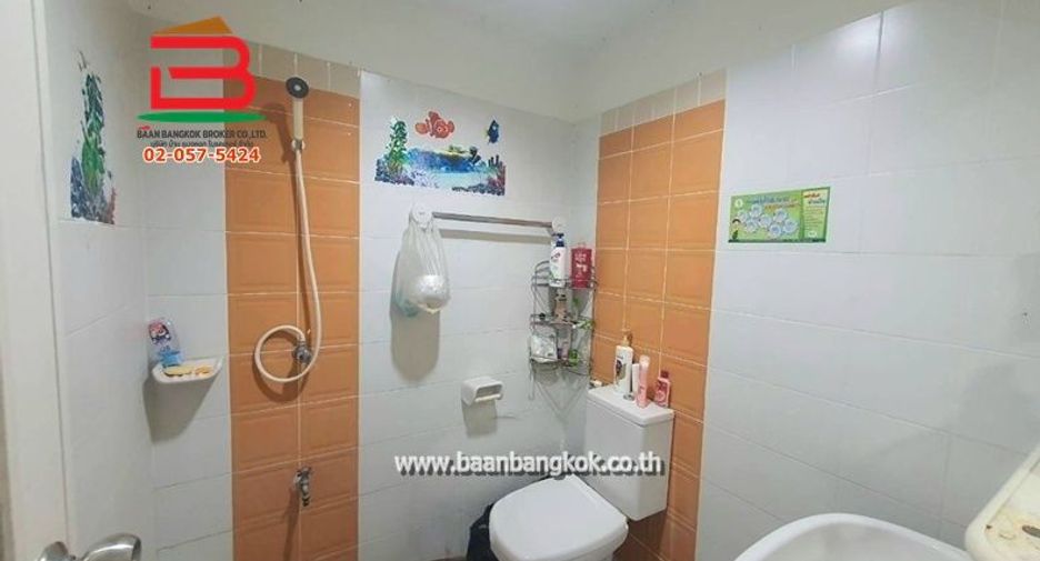 Reihenhaus zum Kauf mit 4 Zimmer in Khlong Sam Wa, Bangkok