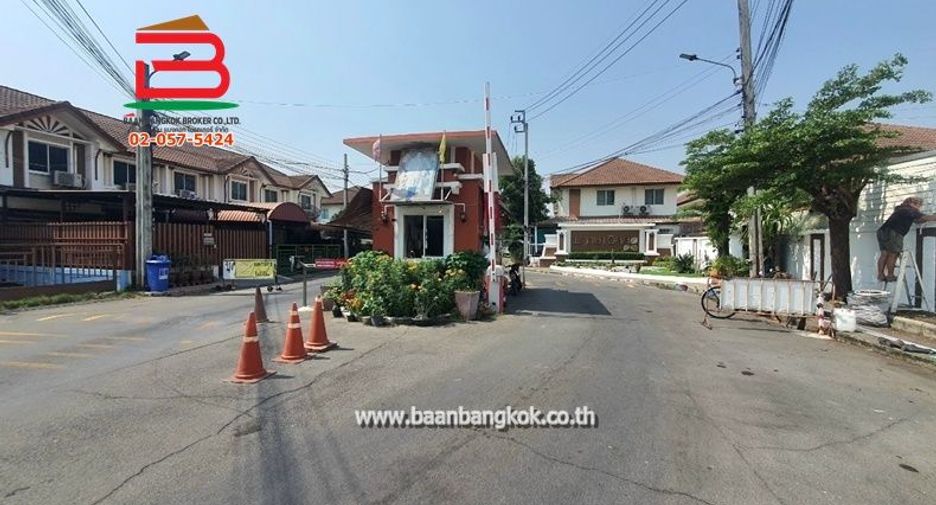 Reihenhaus zum Kauf mit 4 Zimmer in Khlong Sam Wa, Bangkok
