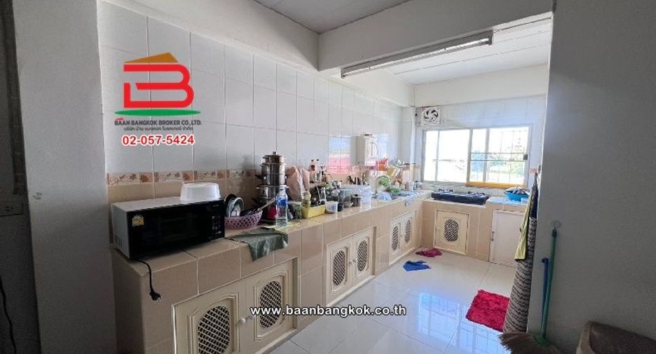 Gewerbefläche zum Kauf mit 4 Zimmer in Lam Luk Ka, Pathum Thani