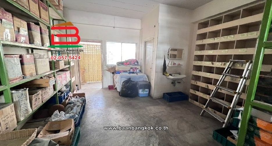 Gewerbefläche zum Kauf mit 4 Zimmer in Lam Luk Ka, Pathum Thani