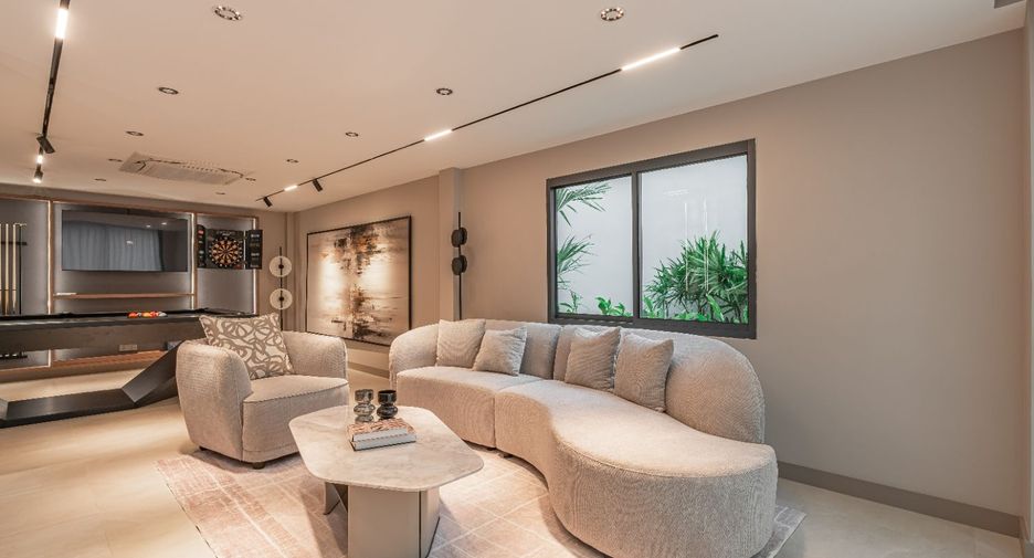 For sale 4 bedrooms villa in Bang Lamung, Chonburi