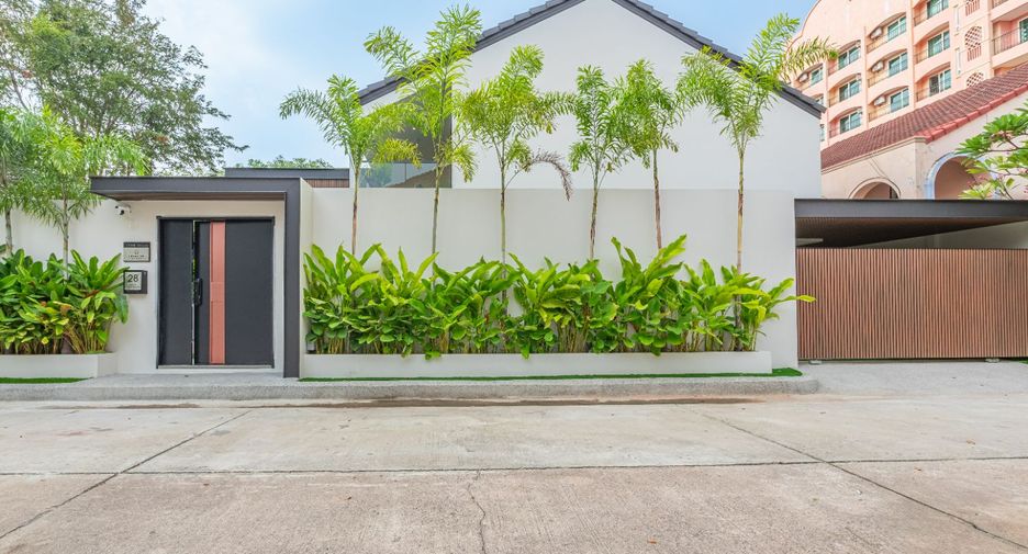 For sale 4 bedrooms villa in Bang Lamung, Chonburi