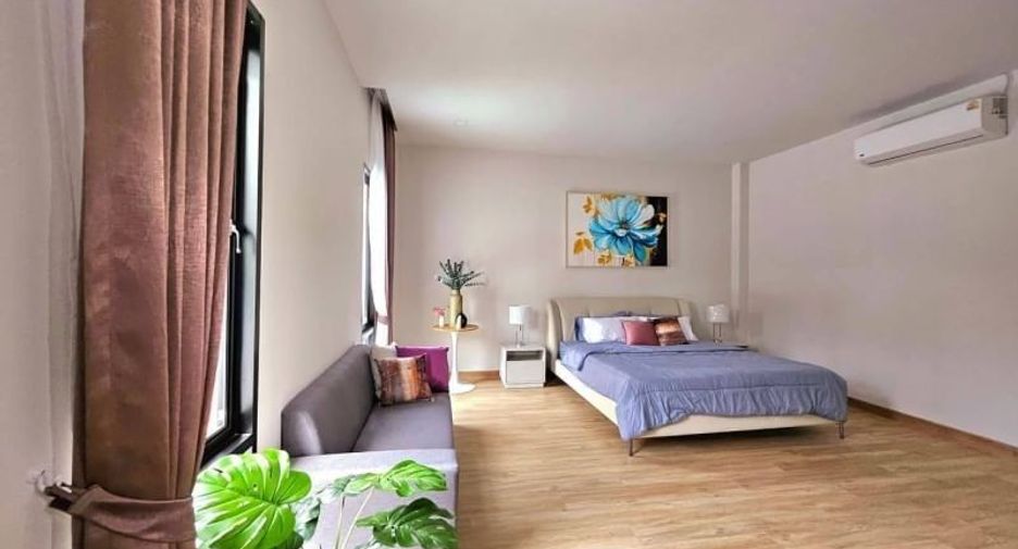 For rent 4 bedrooms house in Mueang Chiang Mai, Chiang Mai