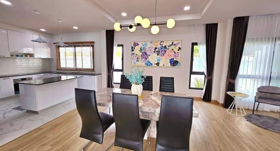 For rent 4 bedrooms house in Mueang Chiang Mai, Chiang Mai