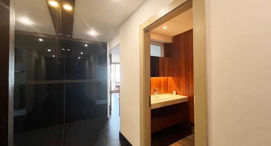 For sale 1 Beds condo in Khlong Toei, Bangkok