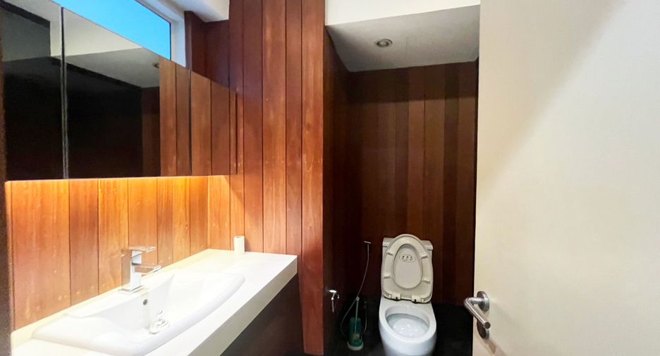 For sale 1 Beds condo in Khlong Toei, Bangkok