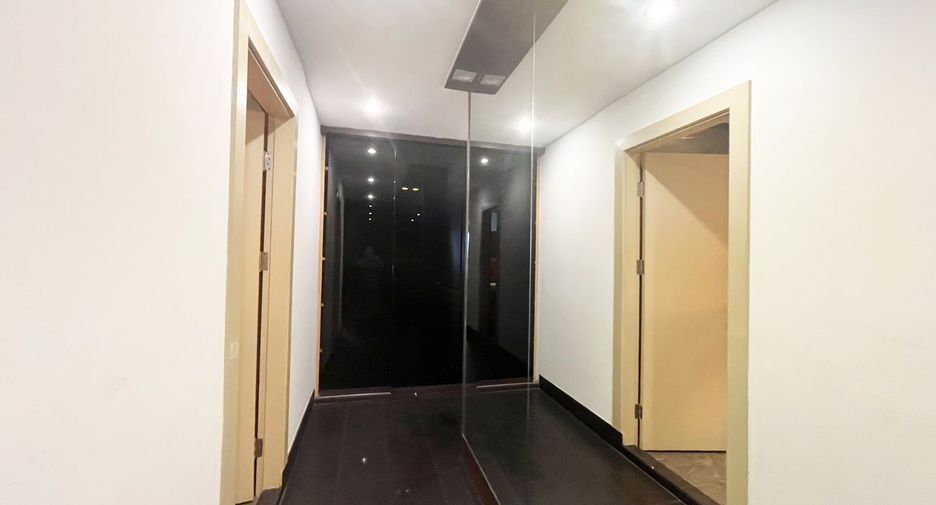For sale 1 Beds condo in Khlong Toei, Bangkok