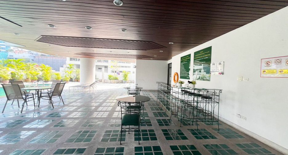 For sale 1 Beds condo in Khlong Toei, Bangkok