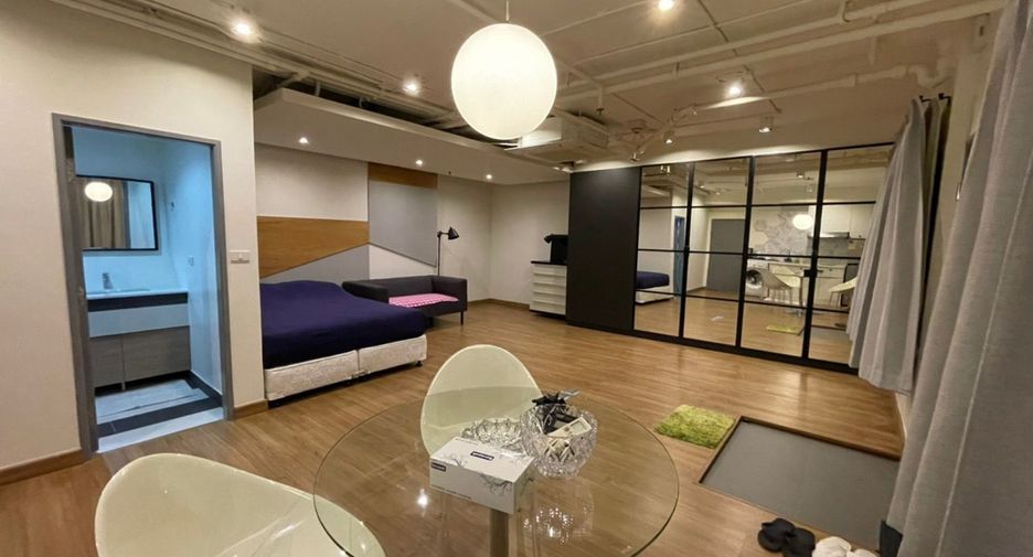 For sale 3 bedrooms condo in Watthana, Bangkok