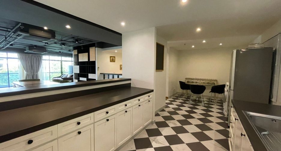 For rent 3 bedrooms condo in Watthana, Bangkok