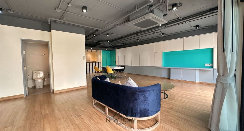 For rent 3 bedrooms condo in Watthana, Bangkok
