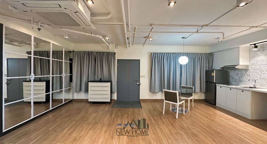 For rent 3 bedrooms condo in Watthana, Bangkok