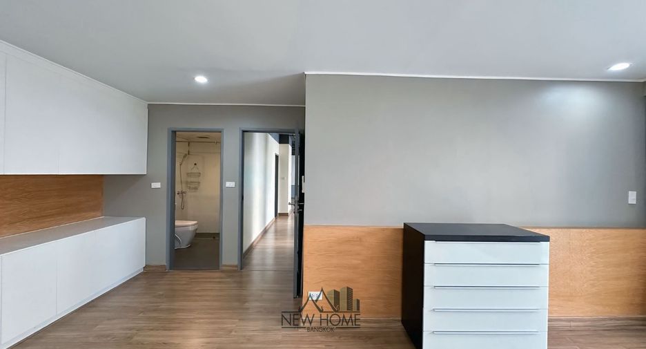 For rent 3 bedrooms condo in Watthana, Bangkok