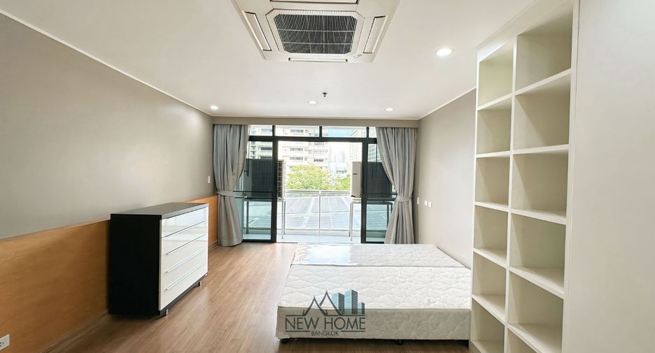 For rent 3 bedrooms condo in Watthana, Bangkok