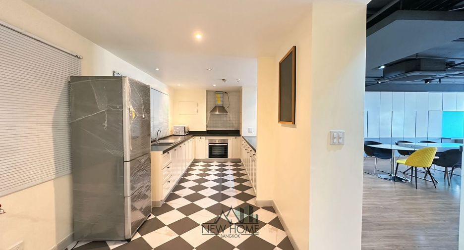 For rent 3 bedrooms condo in Watthana, Bangkok