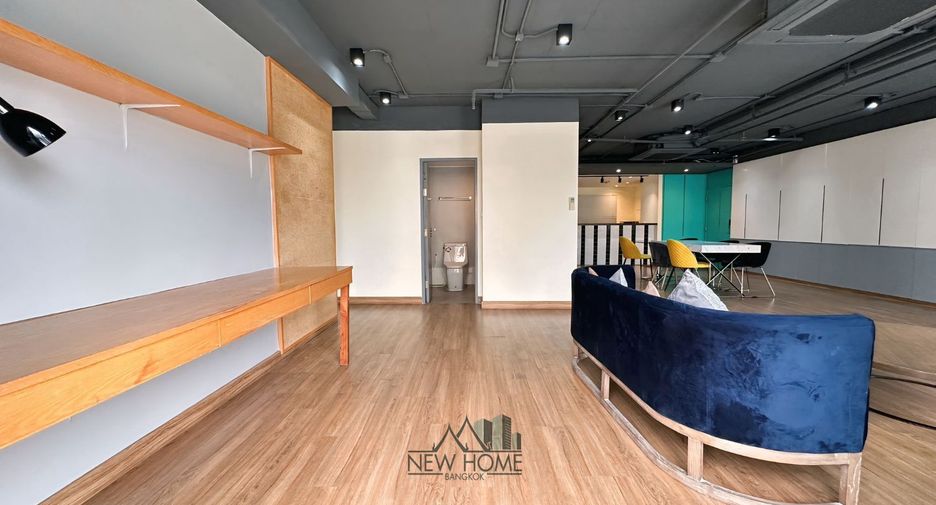 For rent 3 bedrooms condo in Watthana, Bangkok