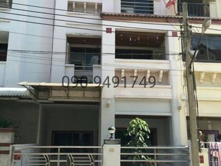 For rent 4 bedrooms townhouse in Rat Burana, Bangkok