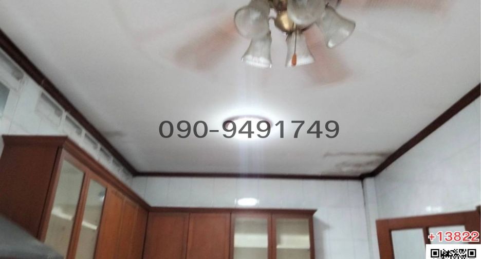 Casa adosada en alquiler de 4 habitaciones en Rat Burana, Bangkok