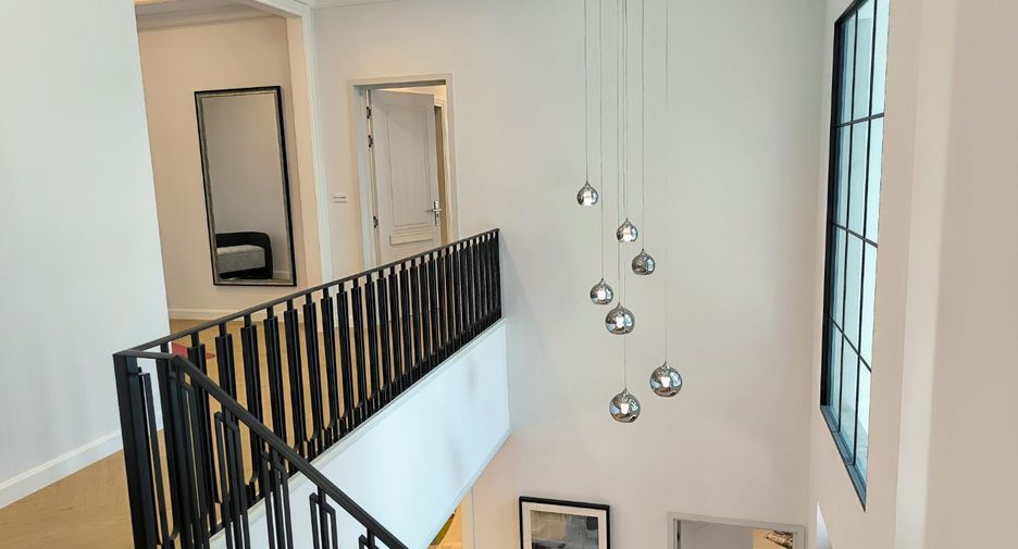 For sale 4 bedrooms house in Saphan Sung, Bangkok