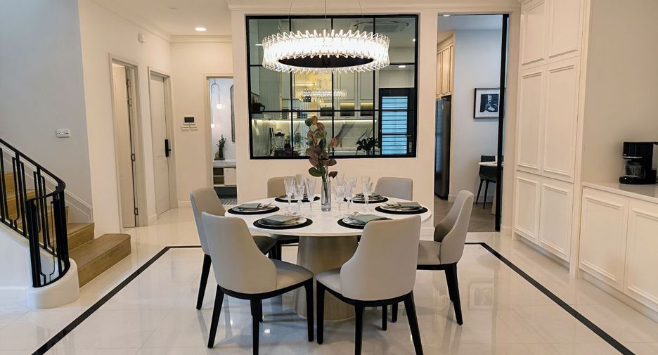 For sale 4 bedrooms house in Saphan Sung, Bangkok