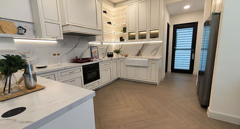 For sale 4 bedrooms house in Saphan Sung, Bangkok
