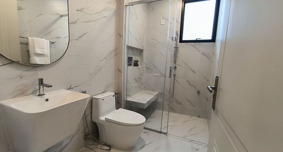 For sale 4 bedrooms house in Saphan Sung, Bangkok