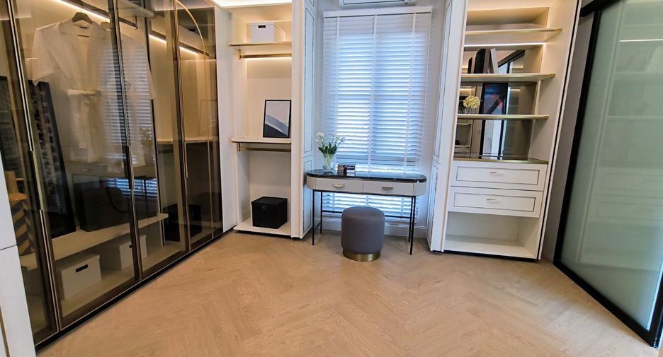 For sale 4 bedrooms house in Saphan Sung, Bangkok