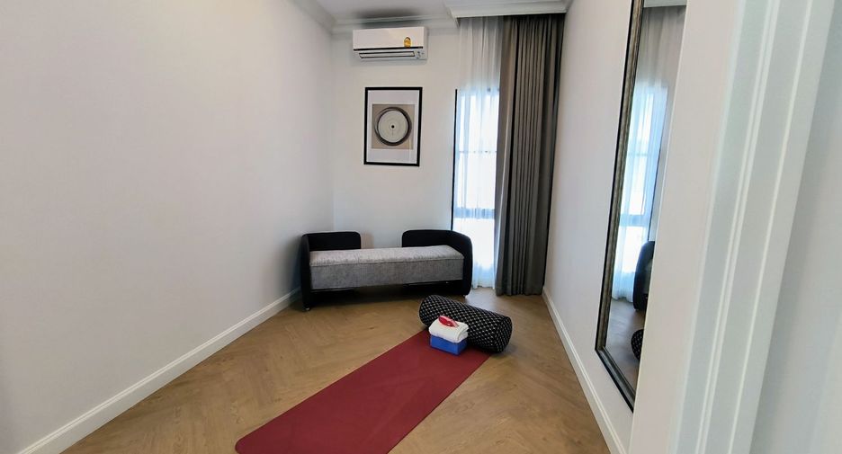 For sale 4 bedrooms house in Saphan Sung, Bangkok