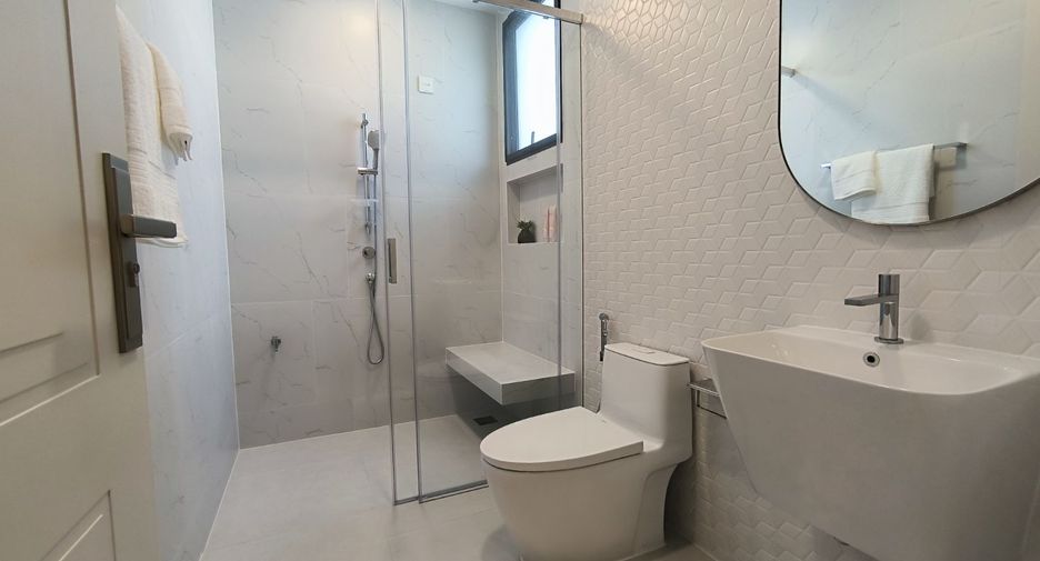For sale 4 bedrooms house in Saphan Sung, Bangkok