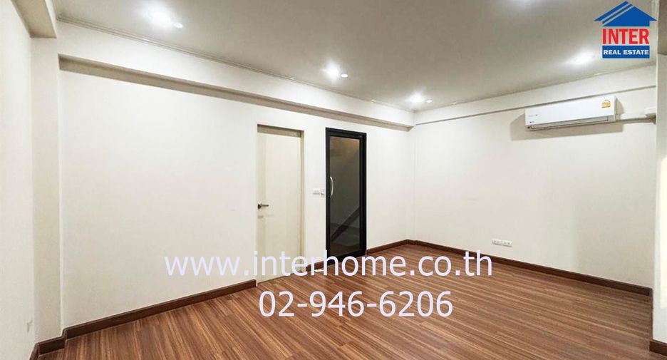 For sale 3 bed townhouse in Pak Kret, Nonthaburi