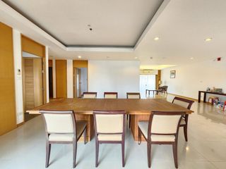 À louer 3 chambres appartement à Bang Rak, Bangkok