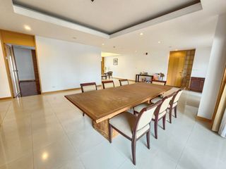 À louer 3 chambres appartement à Bang Rak, Bangkok